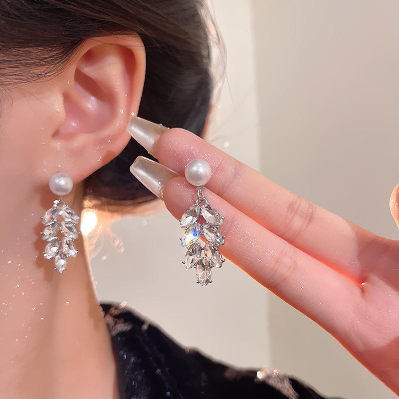 Super flash zircon wheat ear fringed earrings women s retro personality pearl stud earrings