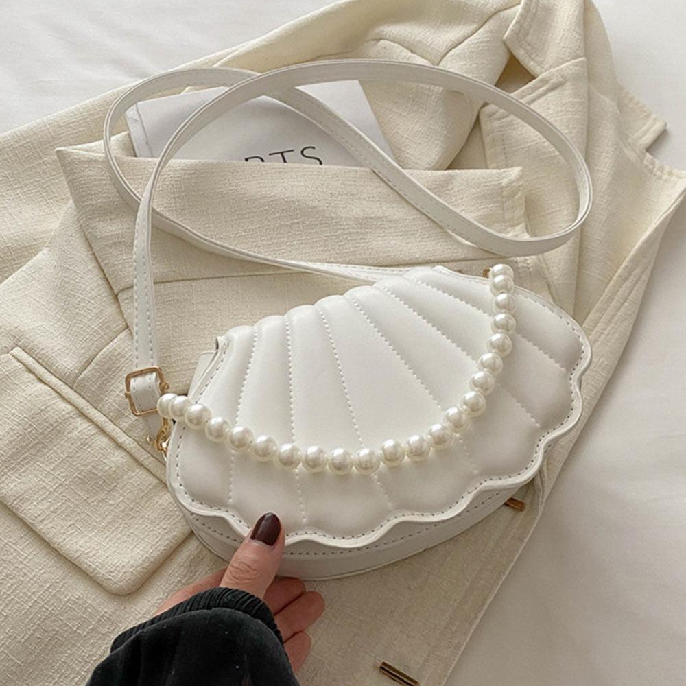 Stylish Cute Shell Shoulder Bag Minimalist PU Leather Crossbody Bag with Pearls Design Pearl Decorated Handbag for Women Girls белый