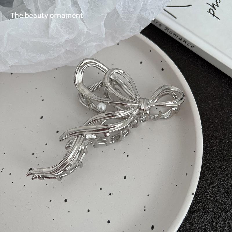 קליפס שיער גדול בצבע כסף מטאלי לשיער עבה - אביזר שיער לנשים