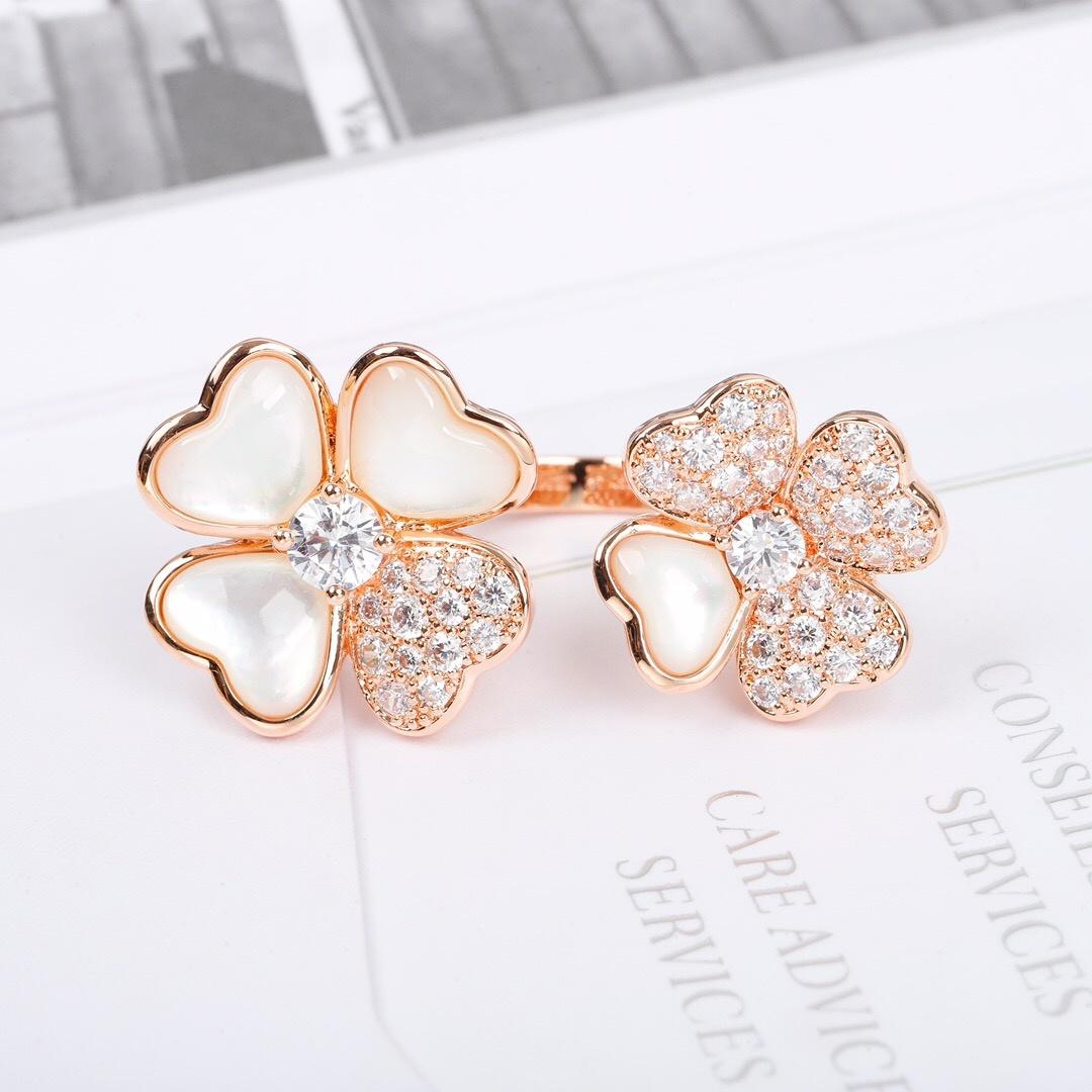 

Новый Горячий Бренд Винтажные Кольца Юбилей Мода Вечеринка Ювелирные Кольца для Женщин 925 Серебро Цвет Розового Золота 4 Сердца Цветы Кольца resizable