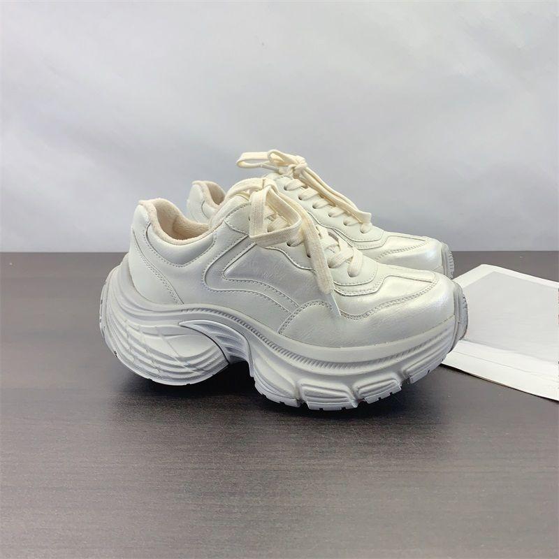 

Новые спортивные кроссовки на толстой подошве, увеличивающие рост, в стиле папиных кроссовок 40 шампанского/серебряный