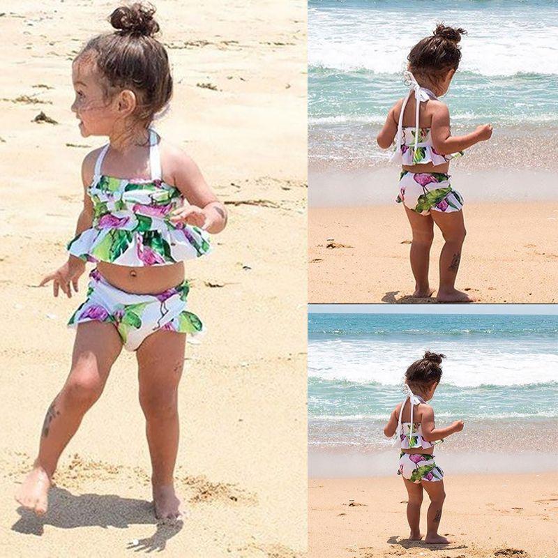 Charmantes 2-teiliges Mädchen-Bikini-Set mit Rüschen und Blumenmuster, mit entzückendem Flamingo-Design