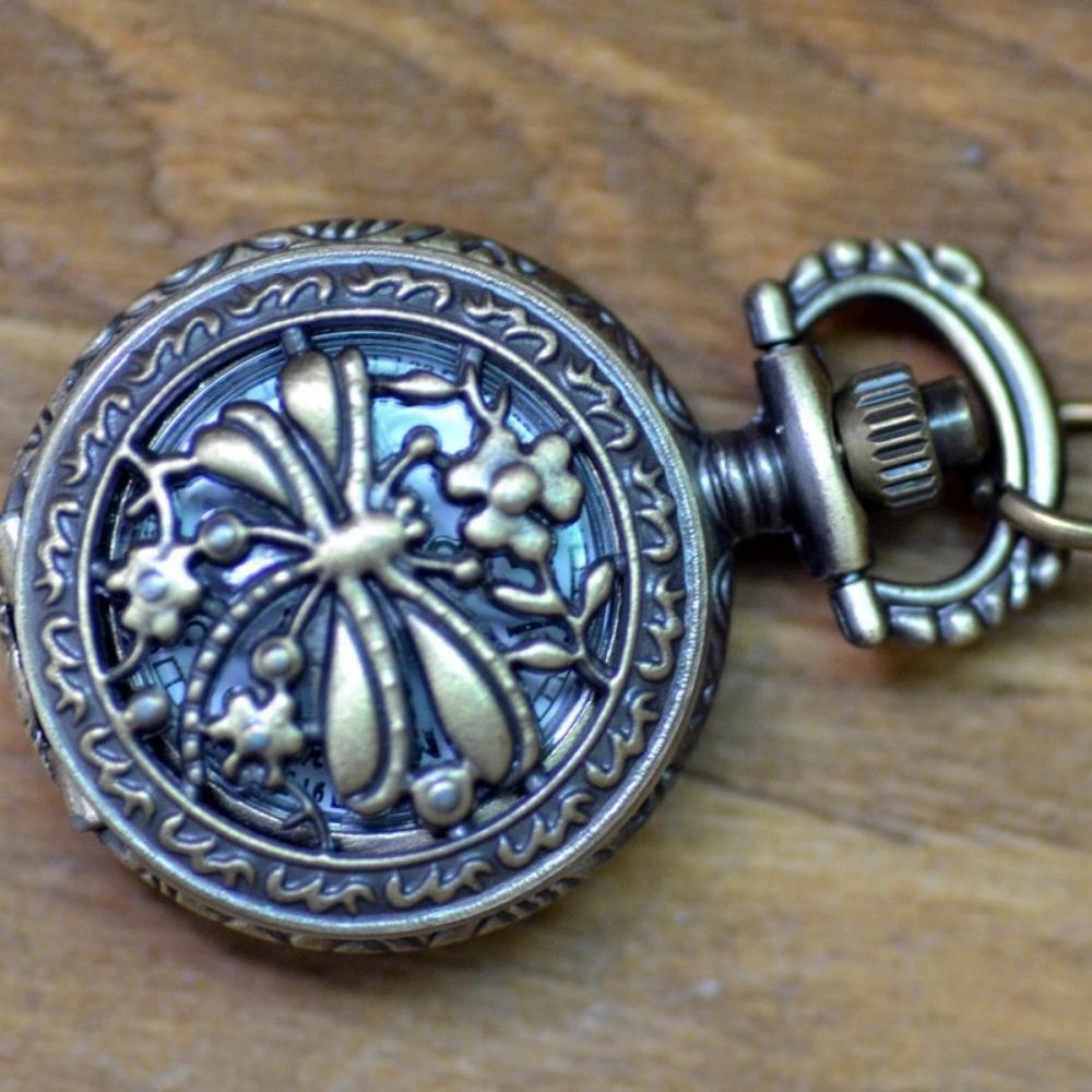 Creative Retro Flip Pocket Watch Personalized Three-dimensional Engraved Vintage Necklace Watch for Boys and Girls Commemorative Quartz Watch