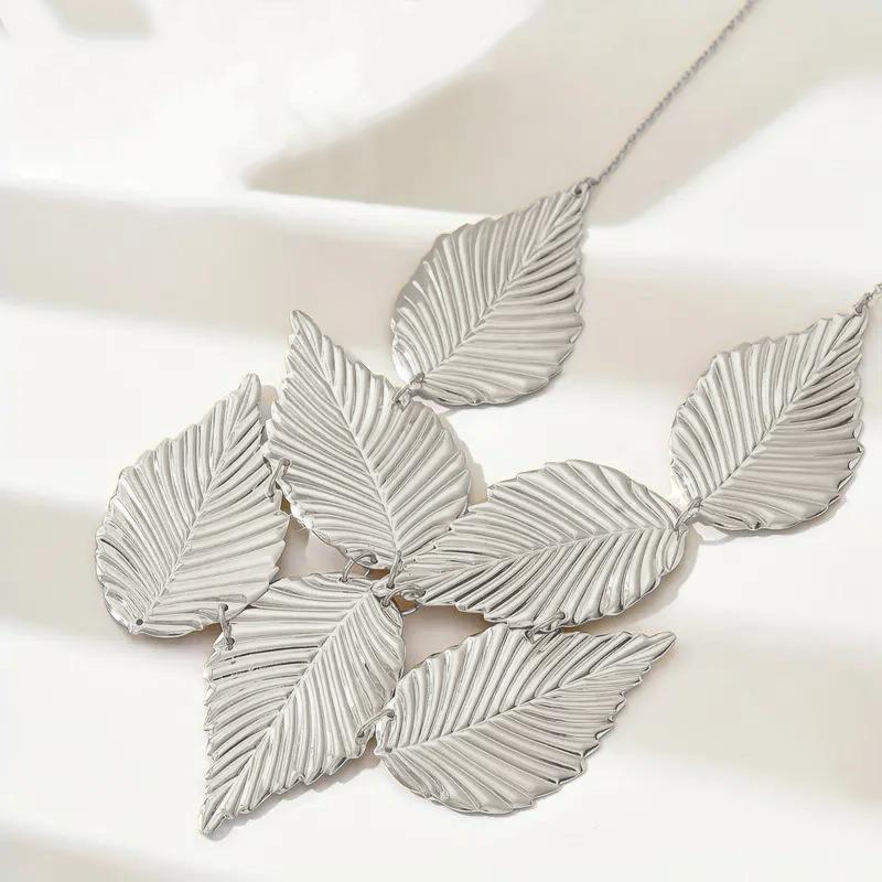 Fashion retro temperament leaf necklace, long pattern pendant, jewelry