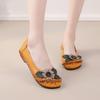 Sommer neue Ledersandalen mit Blumenmuster Rindflechssohle lässige flache Damenschuhe
