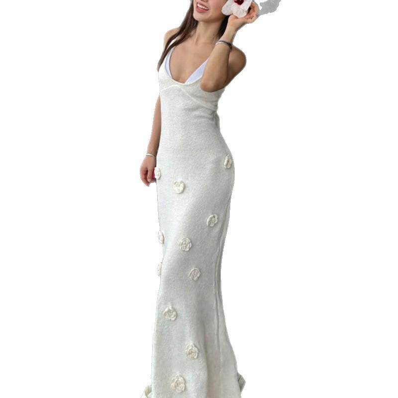 Sexy Knitted Halter Dress, V-neck, Figure-hugging, Three-dimensional Floral Beach Vacation Dress, Smock