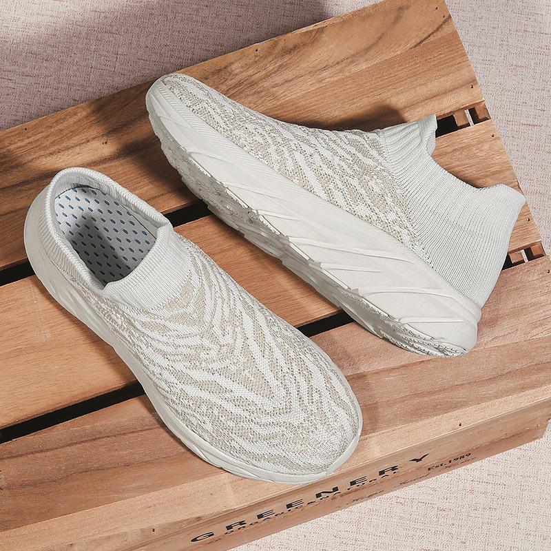 Jinjiang Plateau-Socken-Schuhe Vier Jahreszeiten atmungsaktiv und bequem Große Größen leichte lässige Sportschuhe