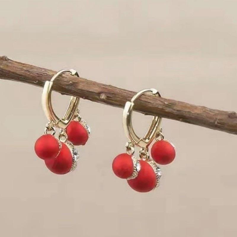 2024 Pearl Tassel 925 Silver Needle Earrings: Celebrity-Inspired Fashionable High-End Pendant for Women.