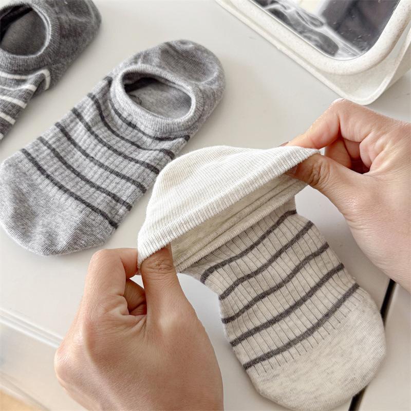 Women's Summer Thin Stripe Shallow Mouth Silicone Non Drop Heel Invisible Boat Socks