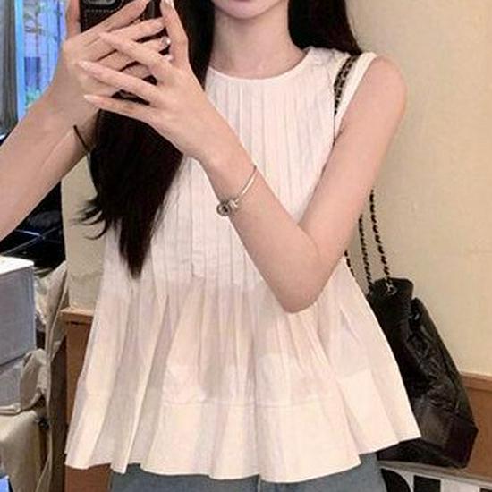 Trendy Summer Sleeveless White Pleated Top for Women