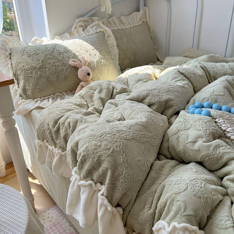 Princess Style Winter Carved Velvet 4-Piece Bedding Set: Class A Mother and Baby Warm, Thick Lace Quilt Cover