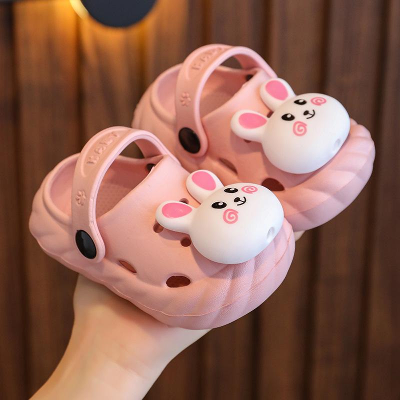 

Children s summer cartoon clogs for boys and girls, suitable for indoor and outdoor wear, with a soft, non-slip sole and closed toe design 14Code【Inner Length12.5