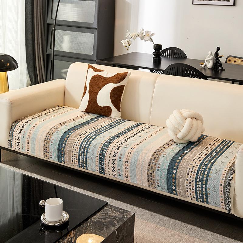 Cute Hairball Sofa Cushion Cartoon Sofa Towel Universal Sofa Cover For All Seasons, Autumn And Winter Anti-Cat Scratch And Dirt-Resistant Sofa Cover