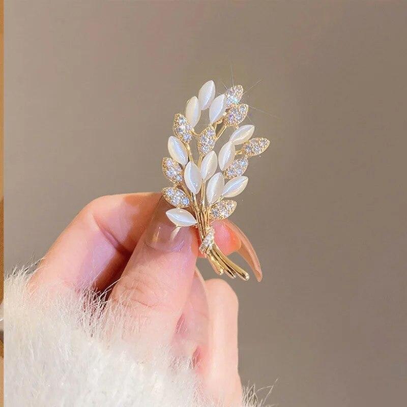 Luxury Golden Wheat Metal Brooch for Women Suit Sweater Stylish Lapel Pins Exquisite Rhinestones Jewelry Accessories Couple Gift
