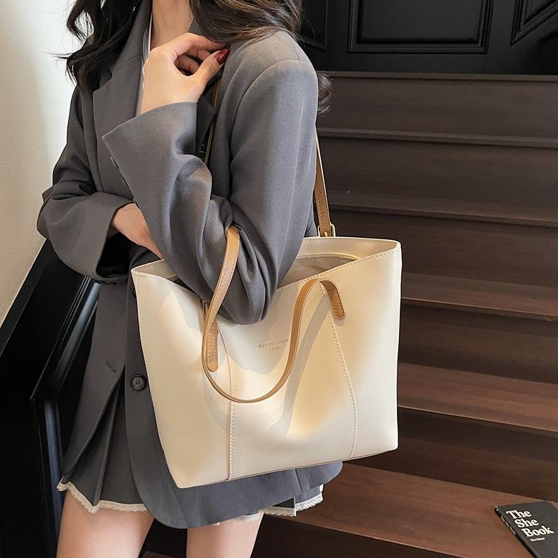 Premium sense large capacity shoulder tote bag women's 2025 new trendy summer fashion texture versatile messenger bag