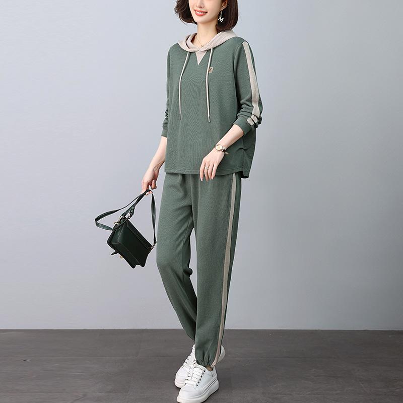 Women's Plus Size Autumn Two-Piece Set: Fashionable Sweatshirt & Loose Sportswear Pants