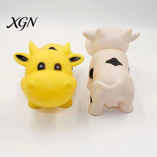 Decompression Toy Squeaky Cow Squeeze with Realistic Sound Soft TPR Fidget for Stress Novelty Scream Relief & Pranks Cute Farm Animal-Shaped