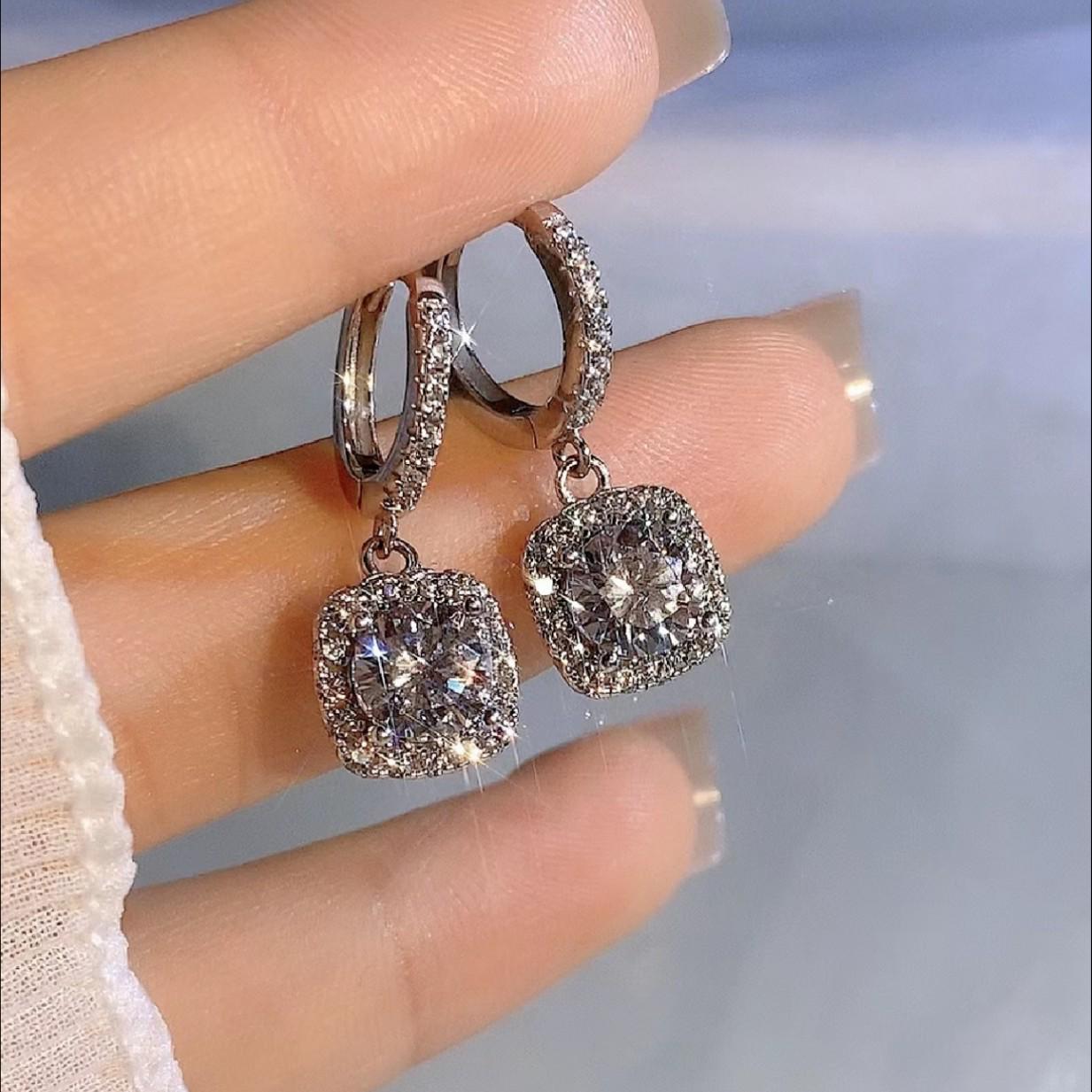 

Серьги в виде квадратных сумок принцессы: Имитация муассанита и каффы для ушей