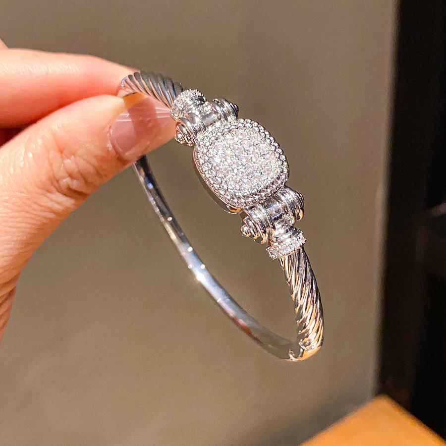 Retro Copper Bracelet With Zircon Stones For Stylish Vintage Look