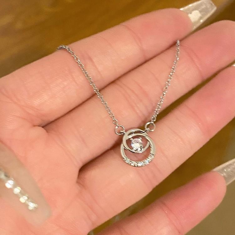Korean Pearl Necklace: High-End Silver Clavicle Chain with Niche Design, Perfect for Light Luxury and Sweater Pendants.