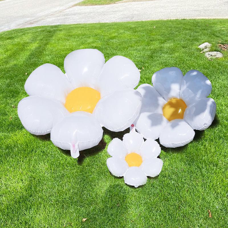 Białe Balony z Stokrotkami i Słonecznikami - Kwiatowe Balony Urodzinowe i Rekwizyty do Zdjęć z Uśmiechniętymi Buziami