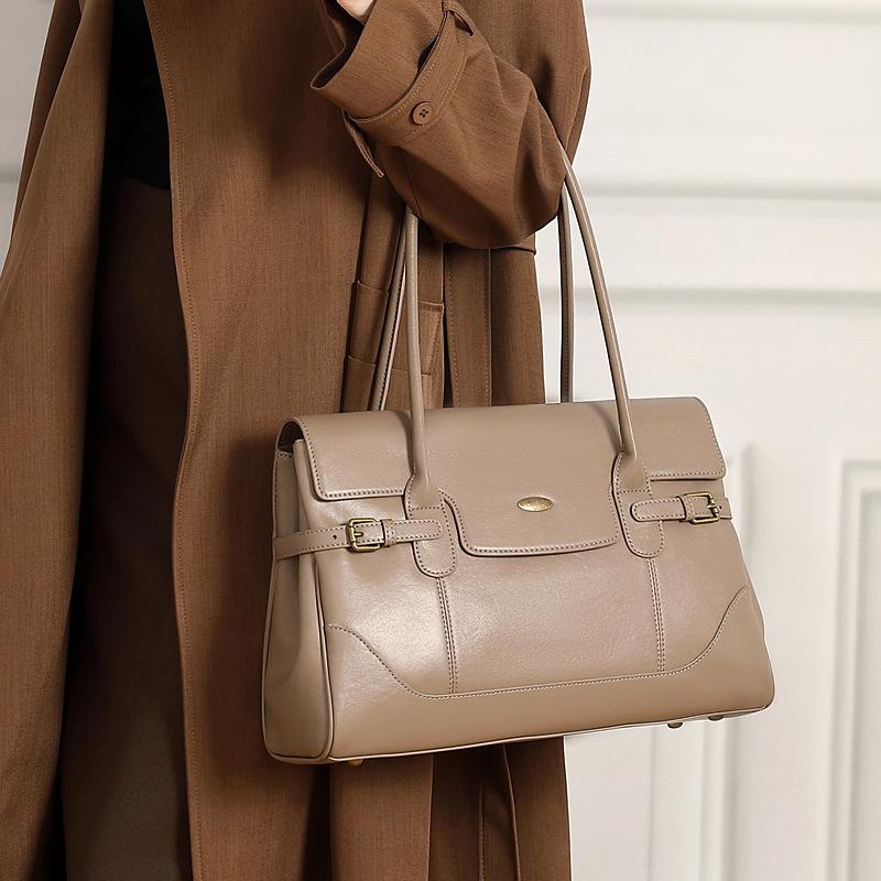 Simple Top Layer Cowhide Leather Large Capacity Bag, Retro Commuting Handbag, Fashionable One Shoulder Armpit Tote Bag