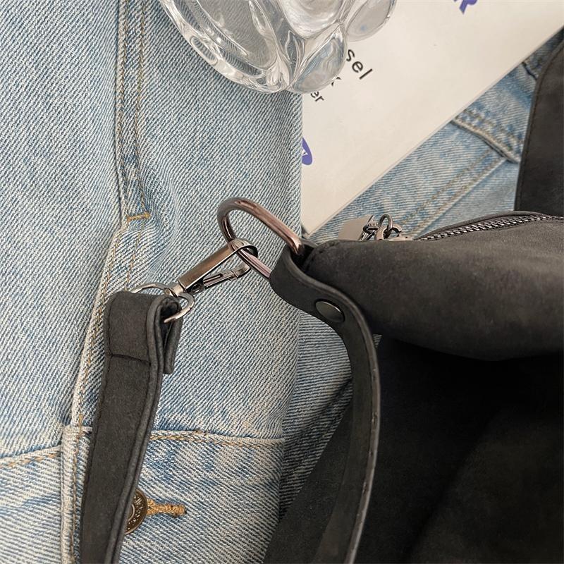 Retro Women's Leather Handbag Large Capacity Travel Crossbody Bag Vintage Shoulder Bag for Daily for Daily Commute Work Shopping and Weekend Outings