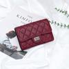 Cartera corta de cuero de lujo ligero para mujer, nueva de 2025, plegable de tres pliegues, billetera corta de piel de vaca caviar, espacio para múltiples tarjetas