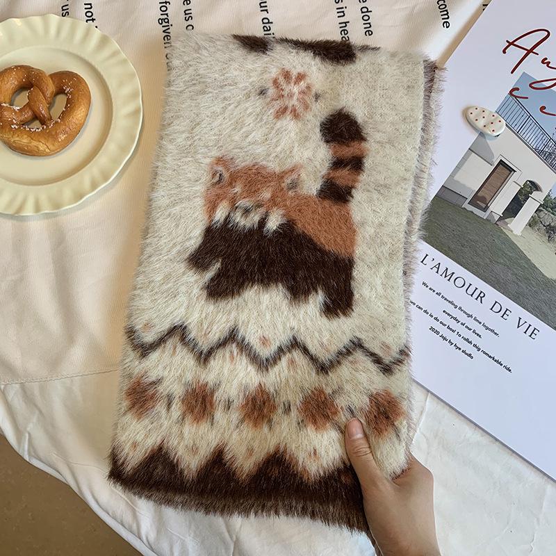 Falling Pool Knitwear: Cute Raccoon Scarf for Women - Soft, Faux Mink Fur, Perfect for Autumn and Winter