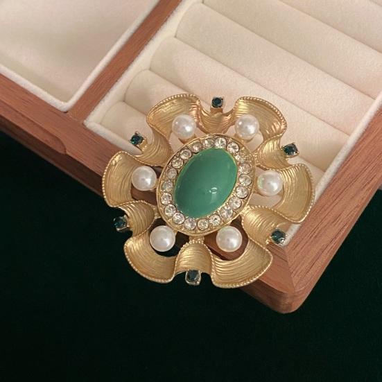 Women Brooch Flower Shape Rhinestone Retro Baroque Style Anti-slip Wear-resistant Suit Coat Collar Hat Scarf Decoration