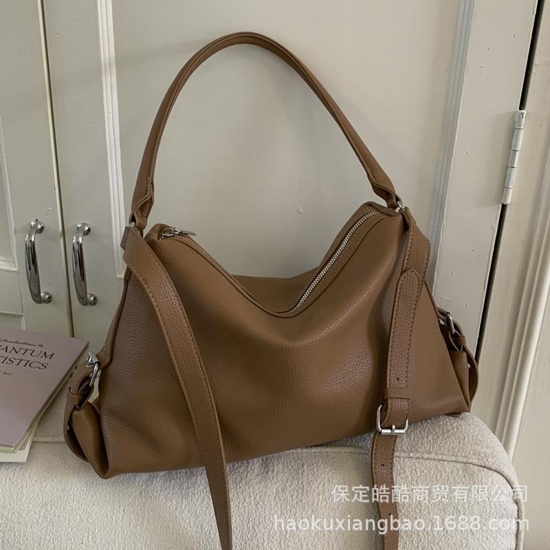 Large-capacity bag women's 2025 new trendy light luxury niche high-end single shoulder underarm bag Maillard messenger bag