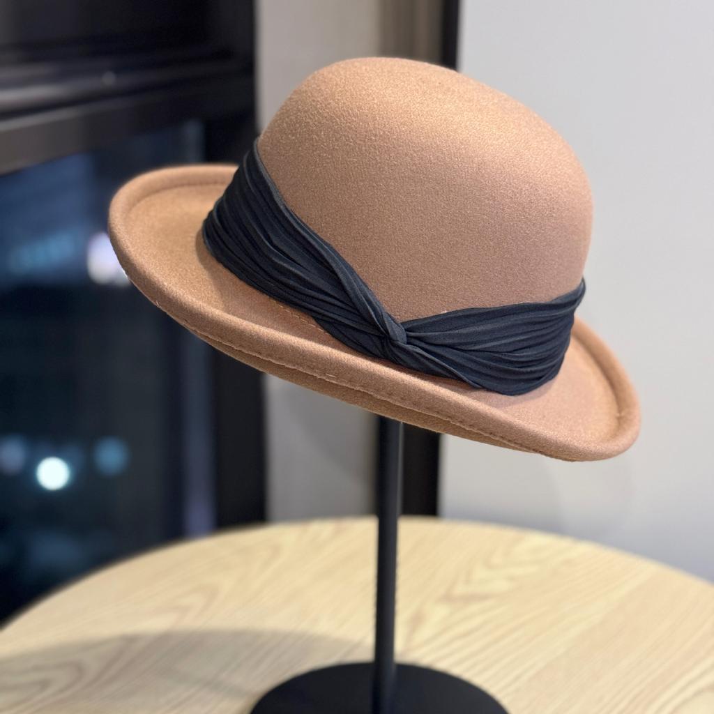 French Face showing Small Wool Felt Curled Fisherman Hat for Women in Spring Autumn and Winter Fashion British Retro Basin Hat Trendy