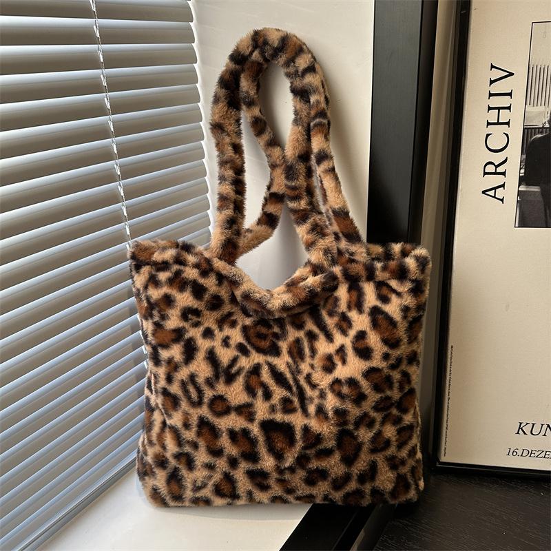 

Модный тренд леопардовый принт персонализированная плюшевая сумка через плечо женская большая вместимость осень и зима новая текстура нишевая сумка-тоут