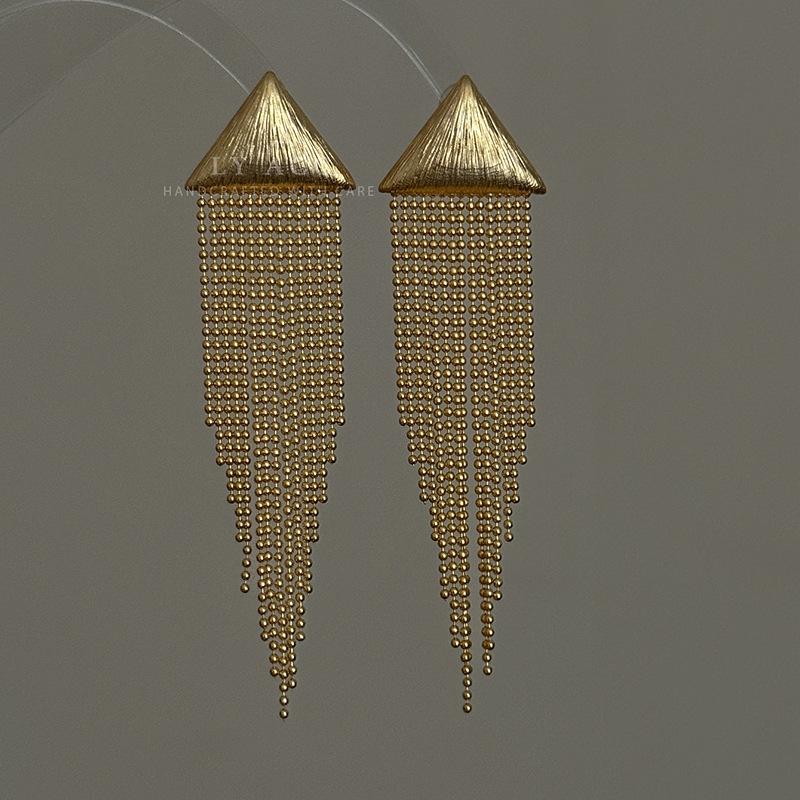Geometric triangular brushed bead chain fringed long earrings atmospheric swaying dinner party high-end earrings fashion