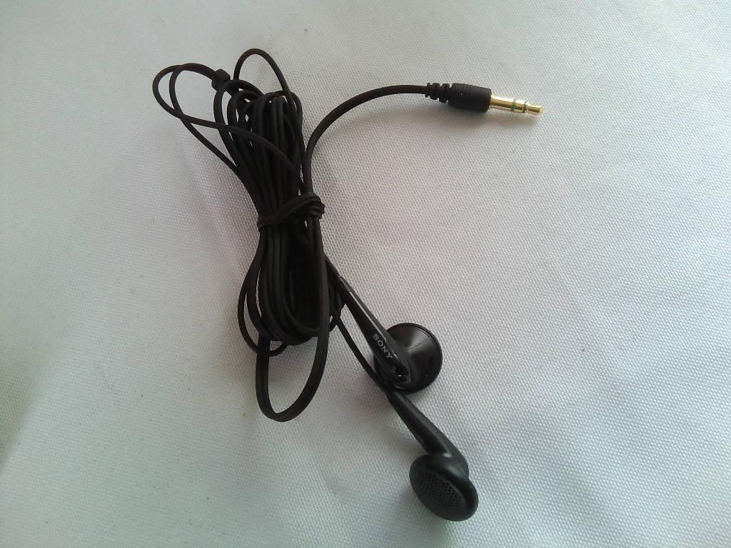 SONY MDR-E0921 Earphones Long Cable Unused