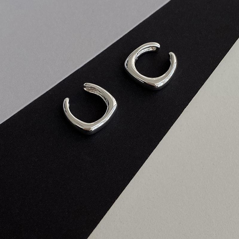 

2Pcs Unique Fake Piercing Metal Ear Clips Neutral Style for Women and Men Asymmetry Round Earring Trendy Zircon Gifts
