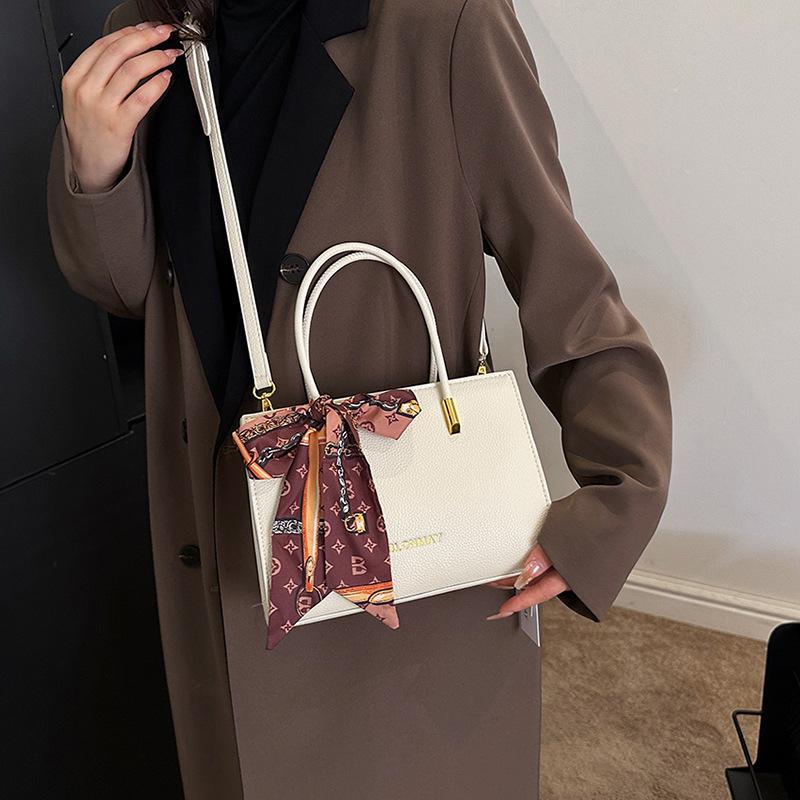 

Новая модная сумка высокого класса 2025 простая и популярная универсальная шелковая косынка высококлассная текстура на плечо мессенджер женская сумка 25*10*17