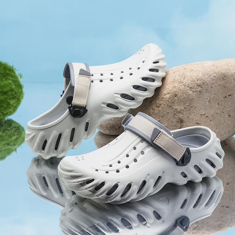 The star wears the same trendy brand hole shoes in summer, non-slip thick-soled beach shoes, light and breathable large-size sandals.