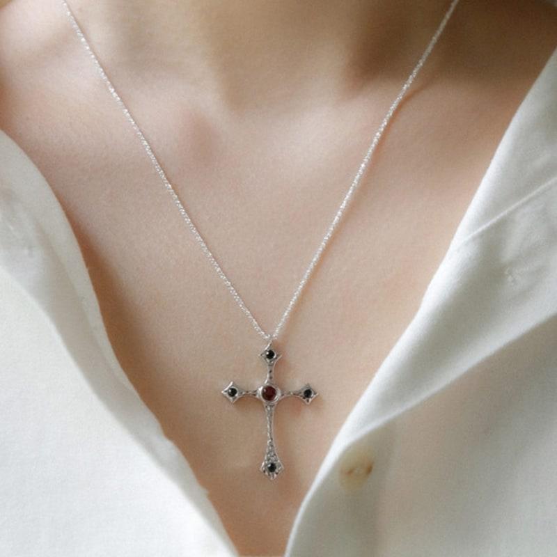 J.Lauren Garnet Cross Silver Necklace N01158