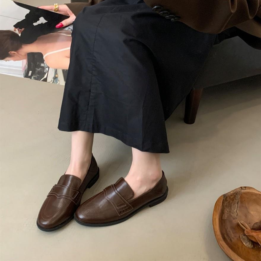 Leather retro brown round head small leather shoes British college loafers 2025 new deep mouth women's single shoes flat bottom