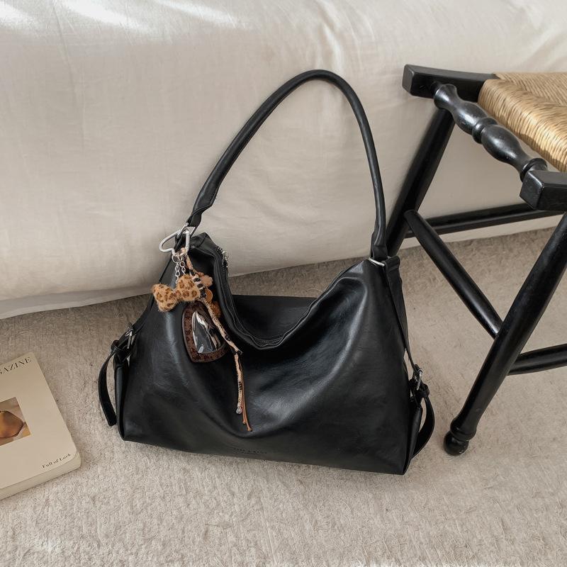 Retro bag women's large-capacity winter new casual shoulder messenger bag simple work commuter bag