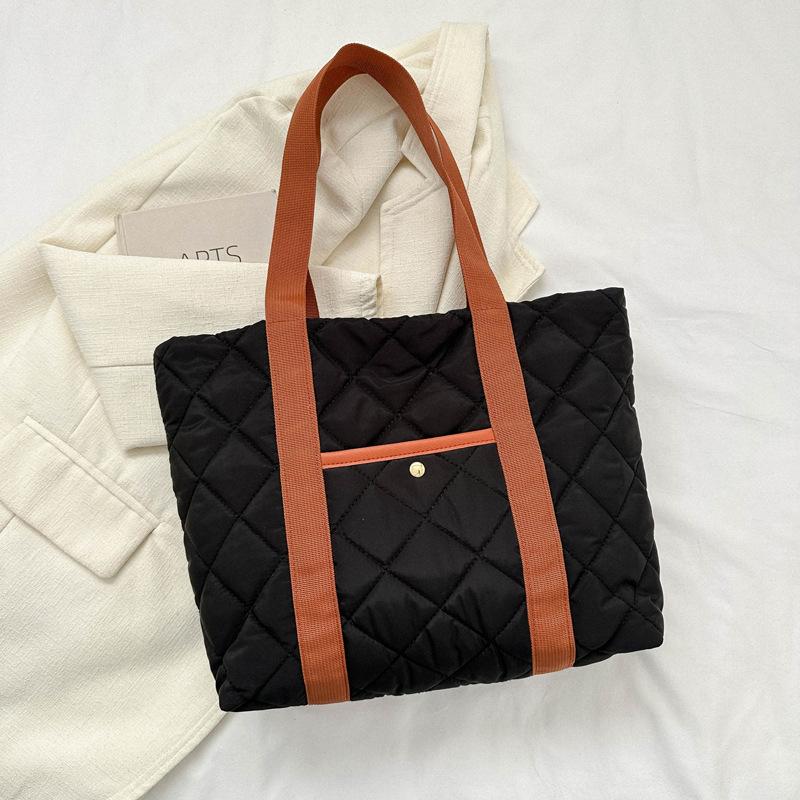 

Высококачественная сумка-тоут большой вместимости с нитками для алмазной вышивки, новая модная универсальная сумка через плечо, тренд осени и зимы 2025 чёрный