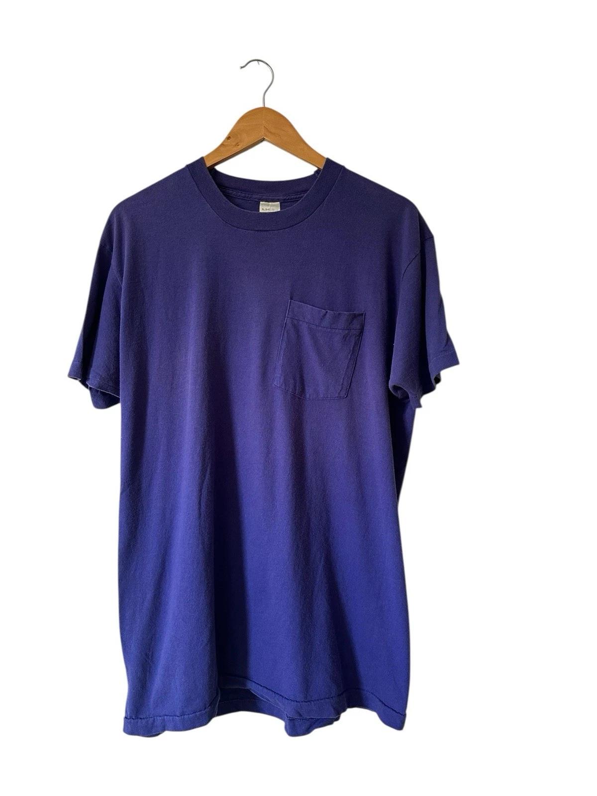

Vintage Fruit Of The Loom Blank Purple Pocket T Shirt Men’s XL USA Single Stitch S