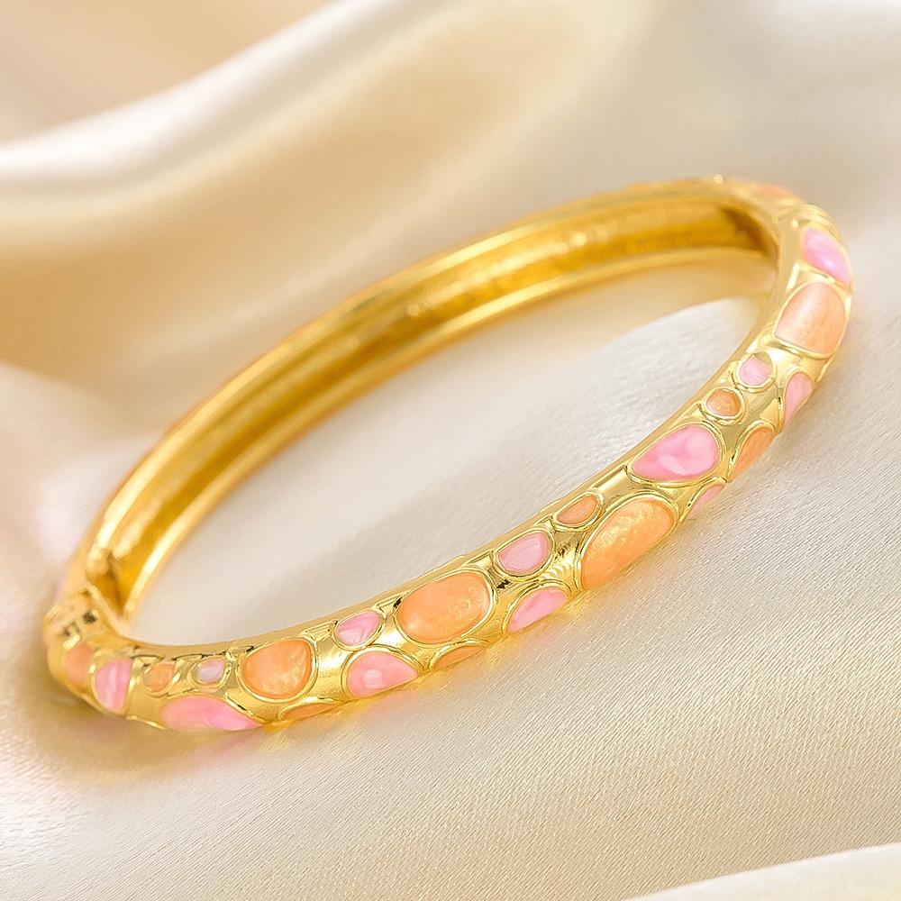 Fashion Enamel Dropped Glaze Flower Texture Closed End Bracelet For Women Retro Gold Copper Metal Bracelet Party Jewelry Gifts