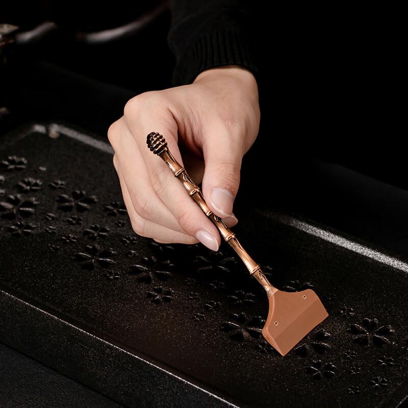 

Силиконовый скребок для чайного подноса и набор щеток для чистки