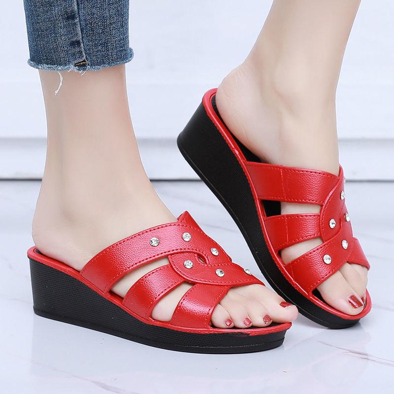 Papuci de damă cu toc înalt Îmbrăcăminte exterioară de vară Fund gros pentru casă Papuci de casă anti-alunecare Pantofi de vară pentru mamă Cu fund moale Toc cu pană Sandale cool cu ​​strasuri