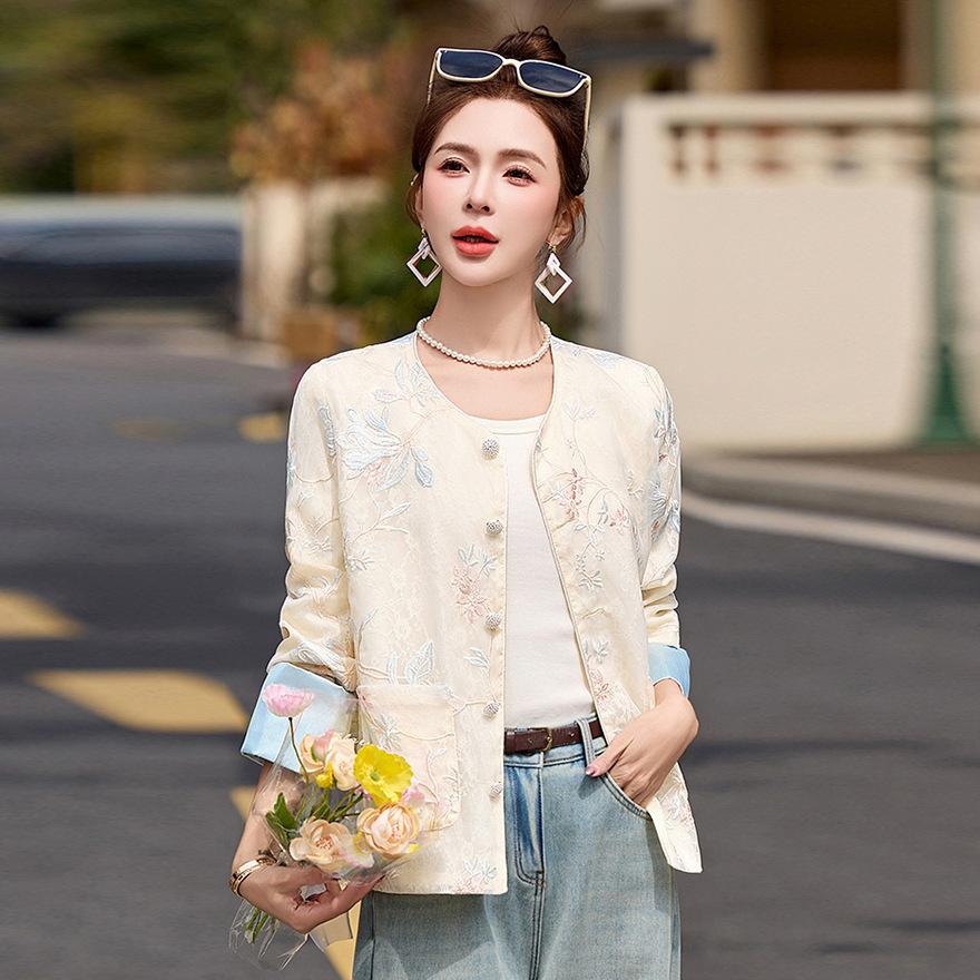 

Короткое пальто женское весенне-осеннее новое с небольшим чувством дизайна, вышитый топ Xiaoxiang fan для защиты от солнца S