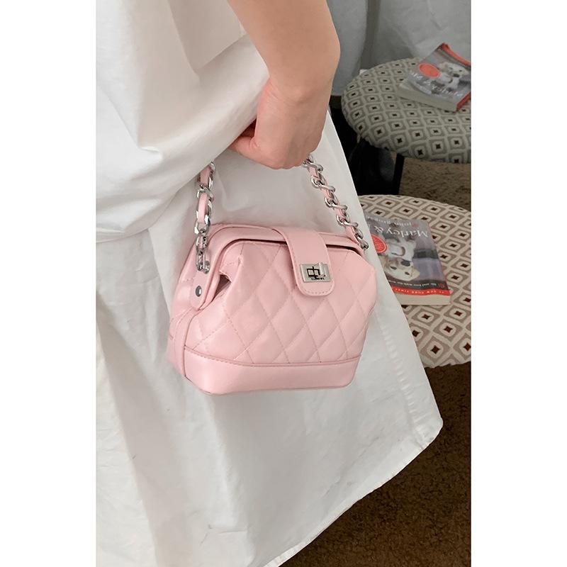 Весенняя мода Ромбовидная сумка-цепочка Женская 2025 Новая нишевая сумка-клип под мышкой Корейская сумка на плечо Сумка через плечо