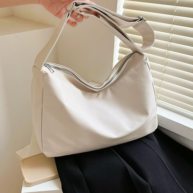 Urban Simple Large Shoulder Bag For Women Casual Daily Use Minimalist Style Tote Bag