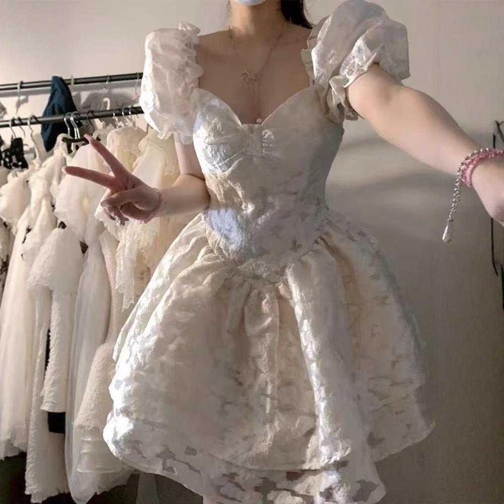 Summer women's clothing French retro waist high-end temperament bubble sleeve princess dress gentle wind puffy dress